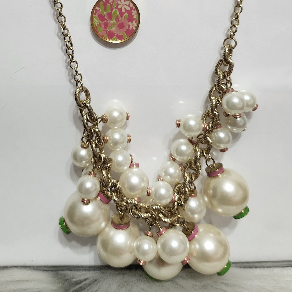 Elegant Pearl and Gold Necklace